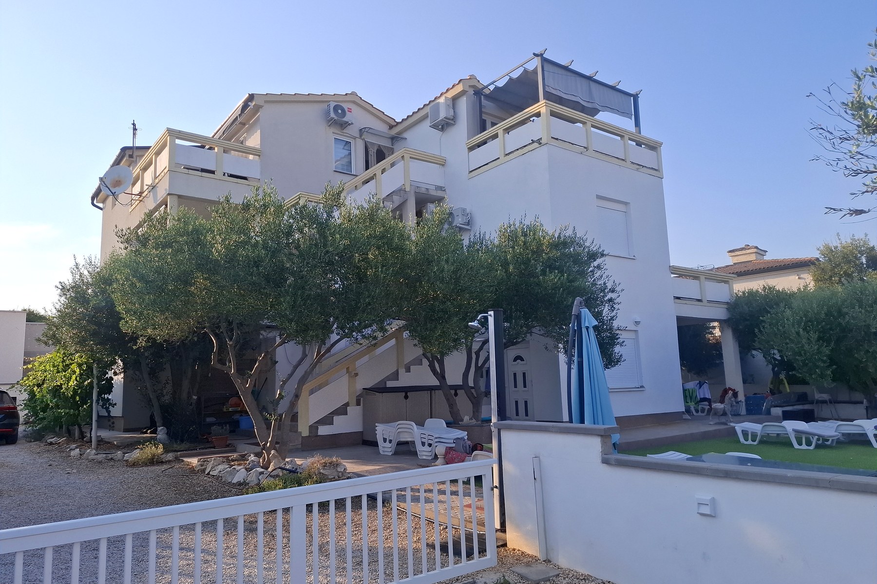 Apartments Antonio house and garden in Vir